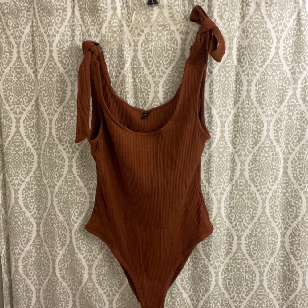 NWT Knot/Bow Shoulder Ribbed Bodysuit